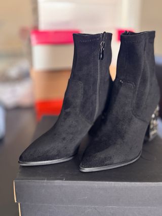 Botines negros tacón joya