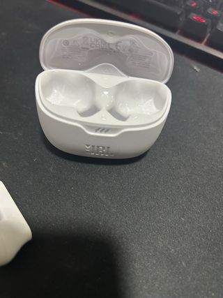 Auriculares Inalámbricos JBL Tune Beam Blancos