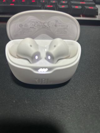 Auriculares Inalámbricos JBL Tune Beam Blancos