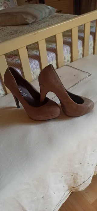 Zapatos de tacón marrones