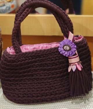 Bolso artesanal romántico morado y rosa