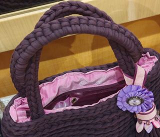 Bolso artesanal romántico morado y rosa