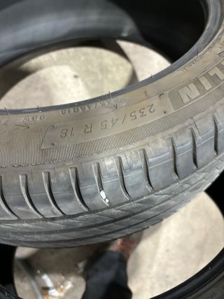 Neumático Michelin 235/45R18