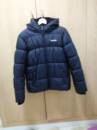 Anorak Levi's negro con capucha