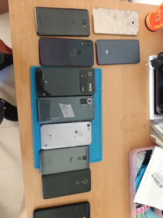Lote di telefoni cellulari Doogee, Huawei e Xiaomi poco X4