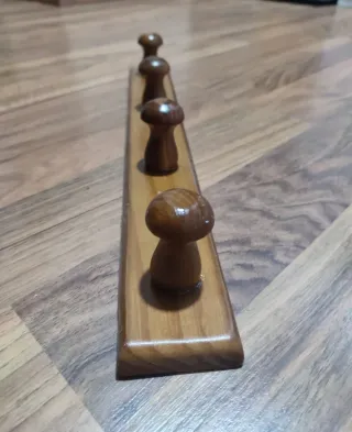Perchero de madera con 4 ganchos