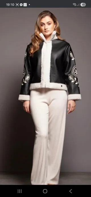 Chaqueta LOLITAS&L negra bordada