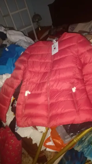 Abrigo Rojo Champion Nuevo con Etiqueta