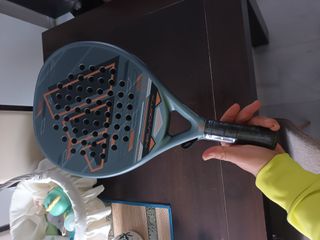 Pala de pádel Adidas nueva