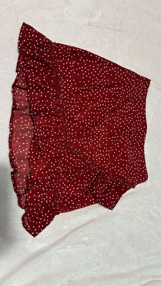 Falda corta con lunares