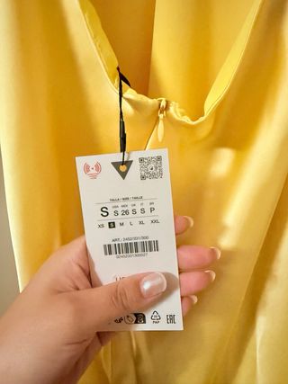 Vestido midi satinado amarillo