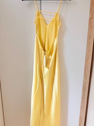 Vestido midi satinado amarillo