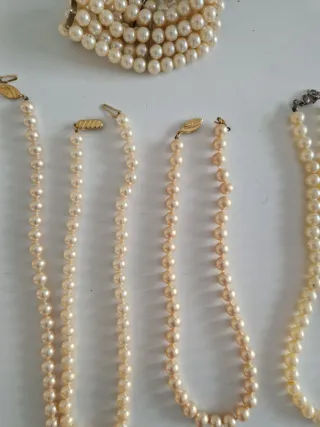 Conjunto de collares y pulsera de perlas