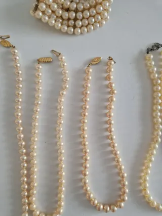 Conjunto de collares y pulsera de perlas