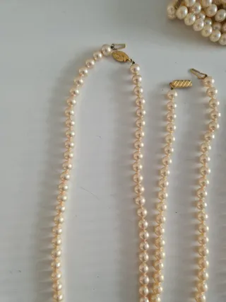 Conjunto de collares y pulsera de perlas