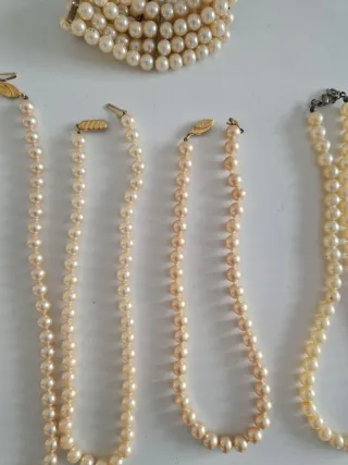 Conjunto de collares y pulsera de perlas