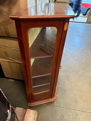 Mueble vitrina madera y cristal