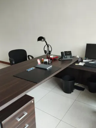 Scrivania direzionale moderna