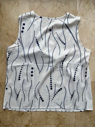 Blusa sin mangas con lunares