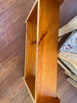 Estantería de madera rústica