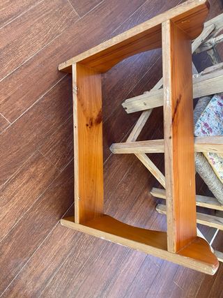 Estantería de madera rústica