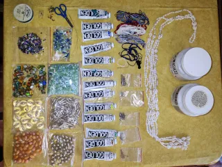 Lote Arte y Bisutería Golden.