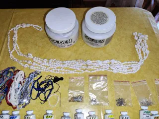 Lote Arte y Bisutería Golden.