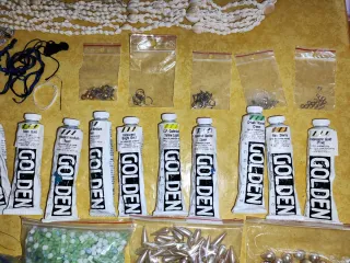 Lote Arte y Bisutería Golden.