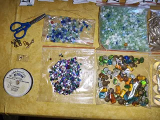 Lote Arte y Bisutería Golden.