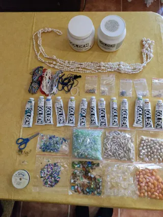 Lote Arte y Bisutería Golden.