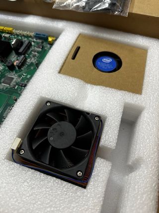 Kit Placa AAEON Q470E + i5-10500E + 16GB