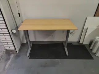 Mesa de oficina elevable