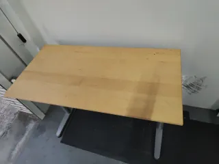 Mesa de oficina elevable