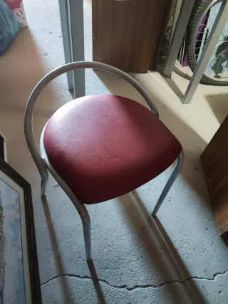 Taburete metálico asiento sintético rojo