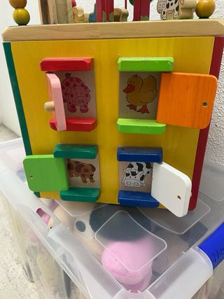 Mesa de juegos infantil de madera