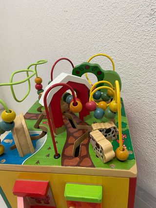 Mesa de juegos infantil de madera