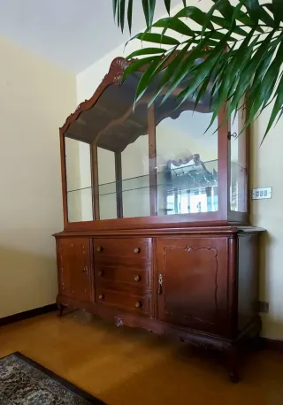 Mueble de madera vitrina con espejo vintage
