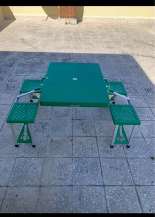 Mesa y banco plegable verde