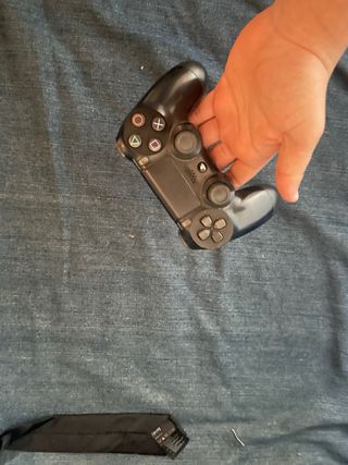 PS4 (PlayStation 4) Negra + 3 Juegos.