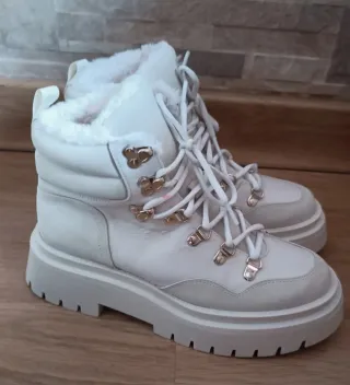 Botas Stradivarius blancas forradas