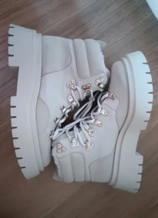 Botas Stradivarius blancas forradas