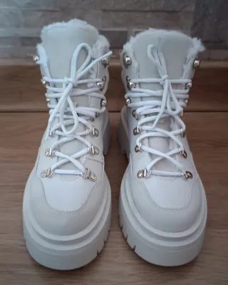 Botas Stradivarius blancas forradas