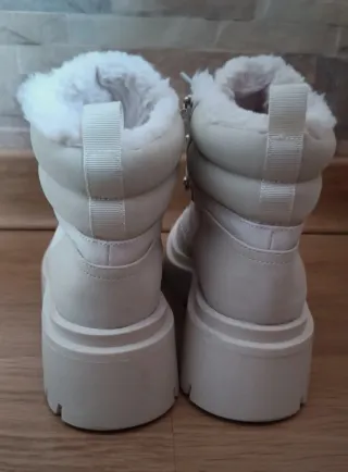 Botas Stradivarius blancas forradas