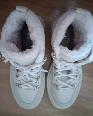 Botas Stradivarius blancas forradas