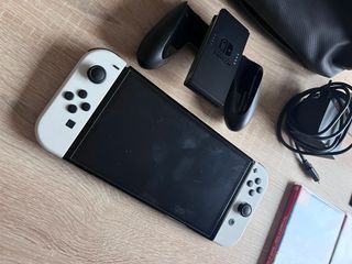Nintendo Switch OLED Bianca + Giochi