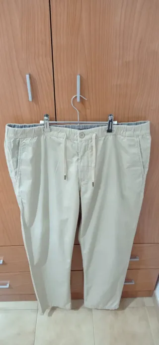 Pantalón hombre beige