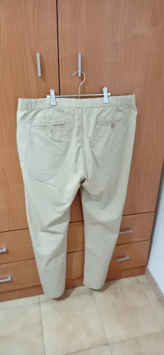 Pantalón hombre beige