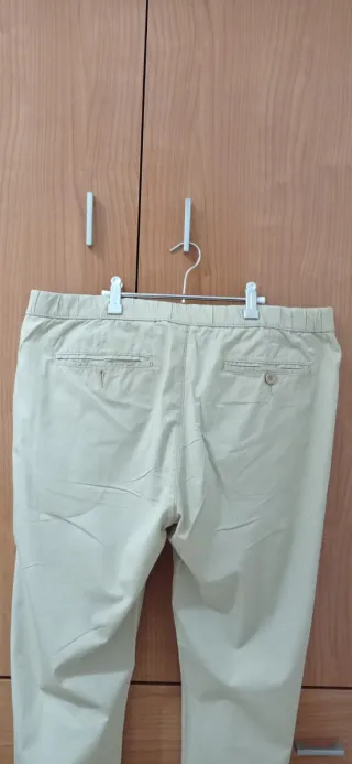 Pantalón hombre beige