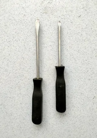 Herramientas: Mazo, Destornillador, Cincel, Brocas