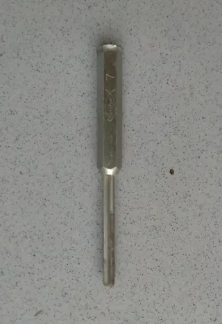 Herramientas: Mazo, Destornillador, Cincel, Brocas